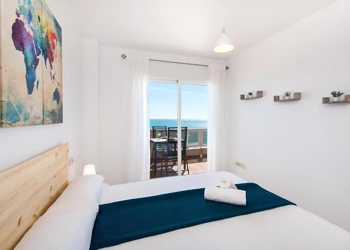 Апартаменты Privilege Of The Sea, 1st Line Carvajal Beach- 3rd Floor Фуэнхирола