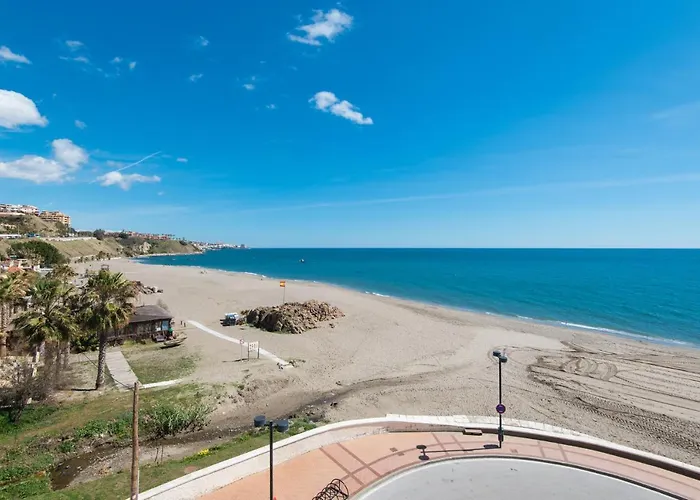 Апартаменты Privilege Of The Sea, 1st Line Carvajal Beach- 3rd Floor Фуэнхирола